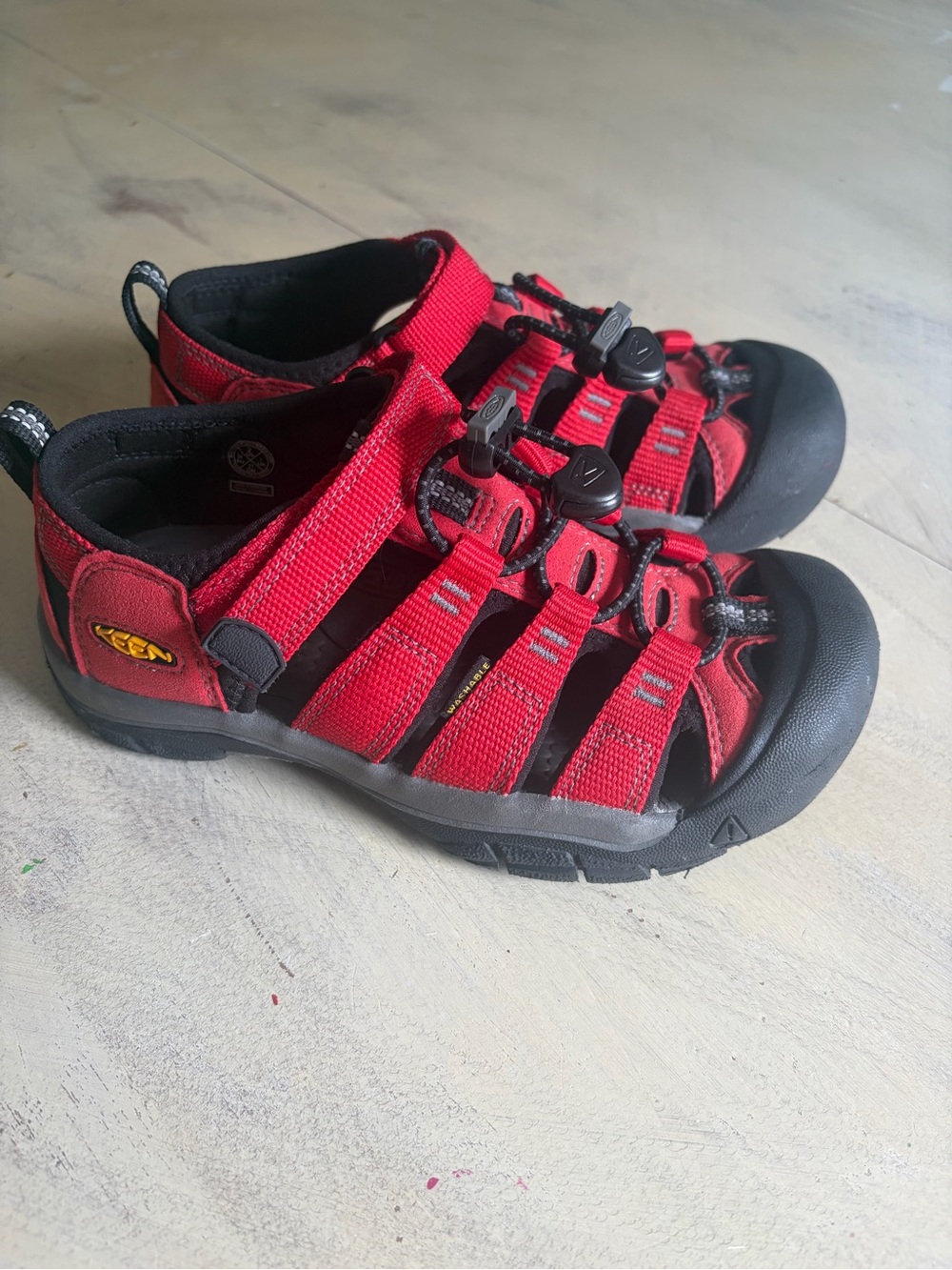 Keen Newport H2 Waterproof Outdoor Hiking Casual Sandals Size 2 Red Youth - MINT